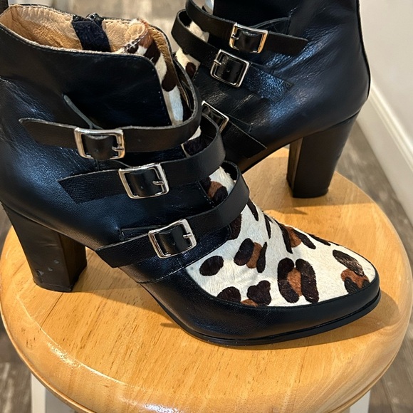 Tori.WeinanPeng Leopard adjustable Boots - Picture 3 of 8